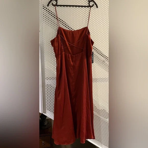 Lulu’s Maribel Midi Dress Satin Effect Open Back Size Large in Rust Orange NWT - Picture 3 of 13